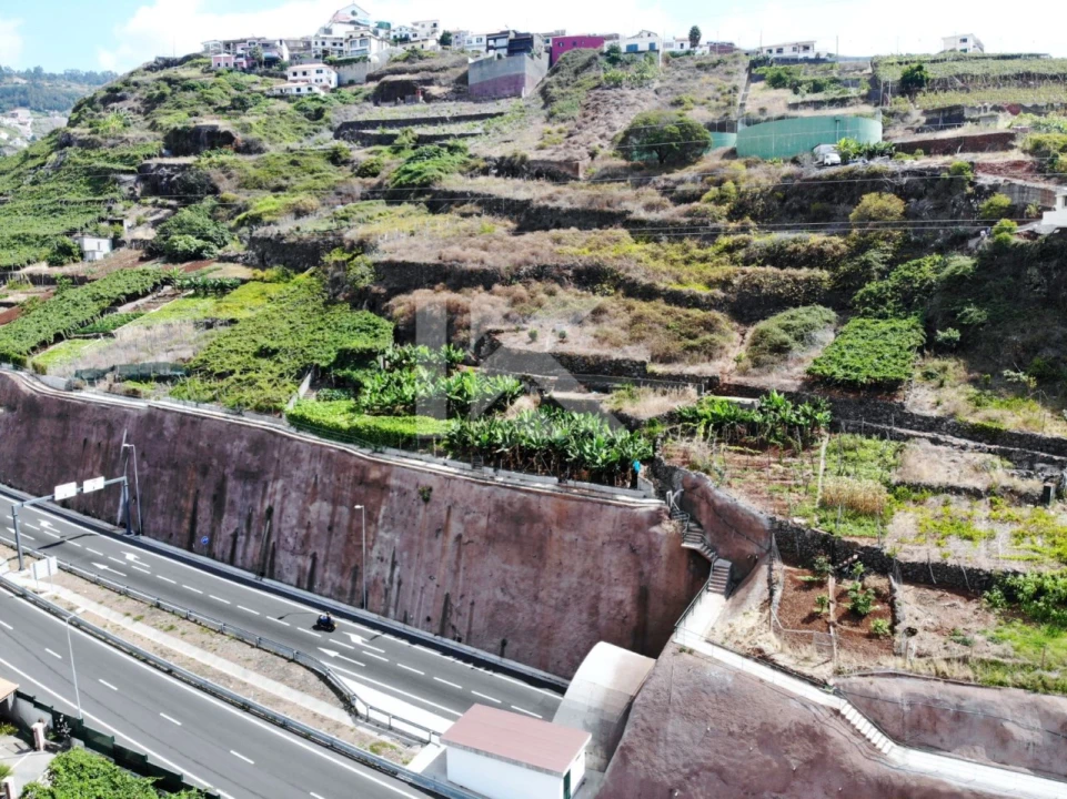 Terreno para Venda em Estreito de Camara de Lobos Foto 1