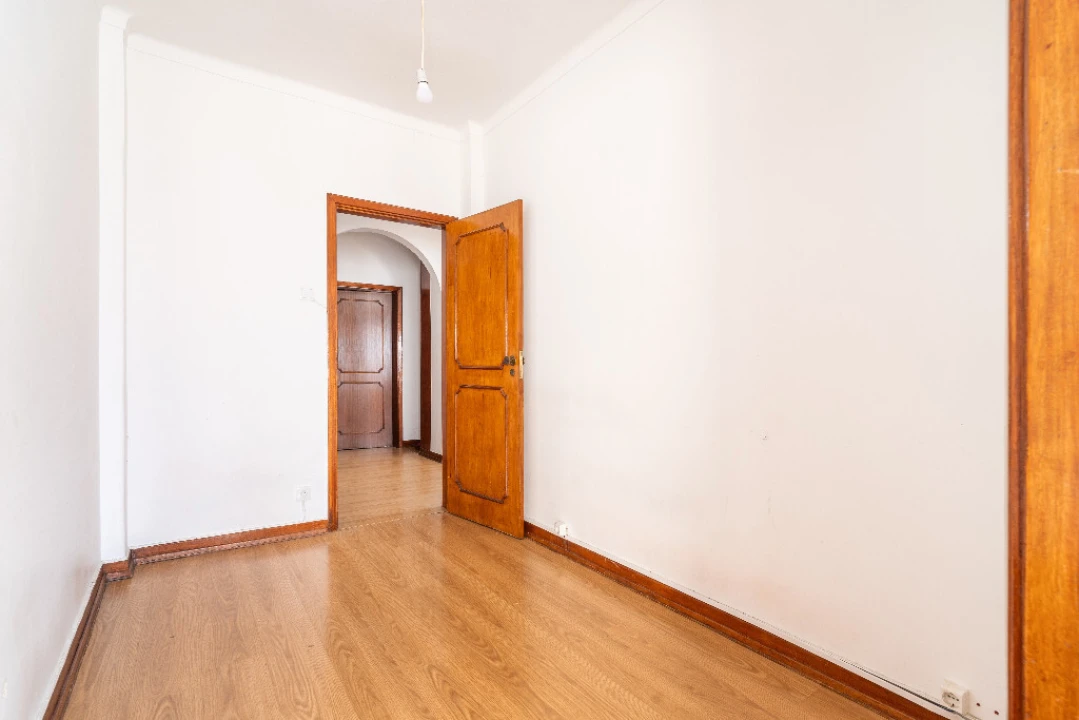 Apartamento T2 para Venda em Santo Antonio dos Olivais Foto 5