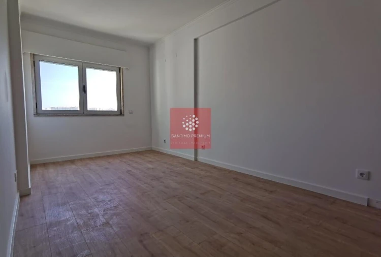 Apartamento T2 para Venda em Alfragide Foto 8