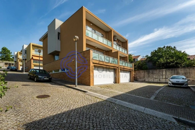 Moradia T4 para Venda em Aguas Santas Foto 2