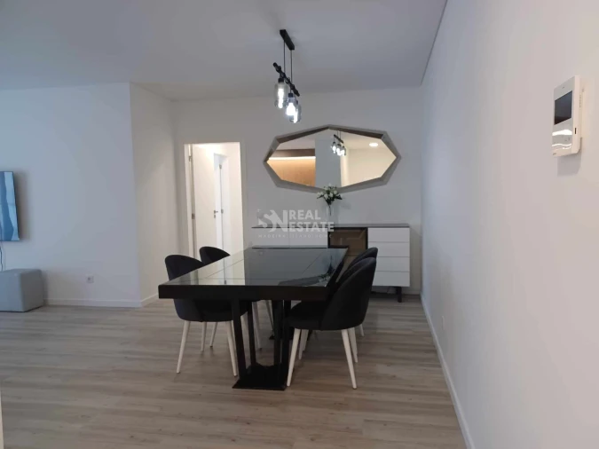 Apartamento T2 para Arrendamento em Funchal (São Pedro) Foto 17