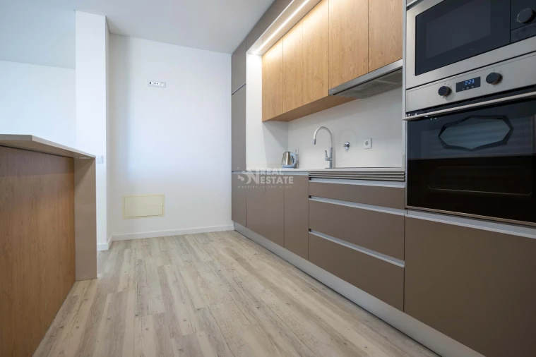 Apartamento T2 para Arrendamento em Funchal (São Pedro) Foto 4