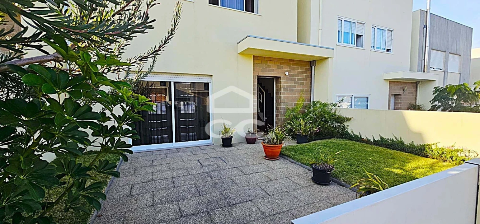 Moradia T3 para Venda em Antas e Abade de Vermoim Foto 2