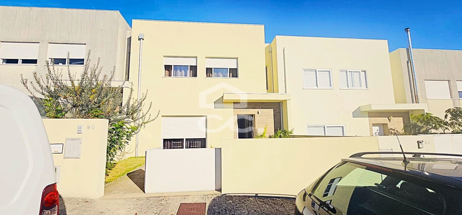 Moradia T3 para Venda em Antas e Abade de Vermoim Foto 1