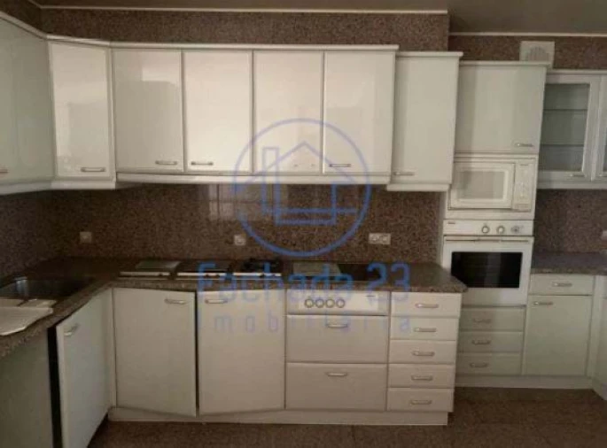 Moradia T4 para Venda em Azurem Foto 3