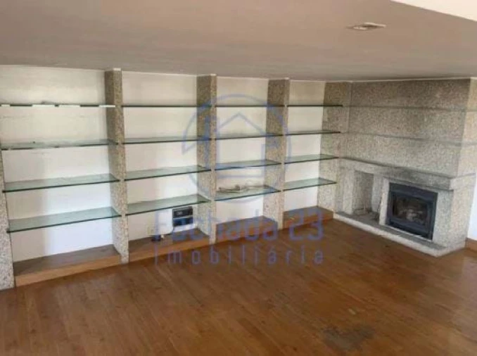 Moradia T4 para Venda em Azurem Foto 10