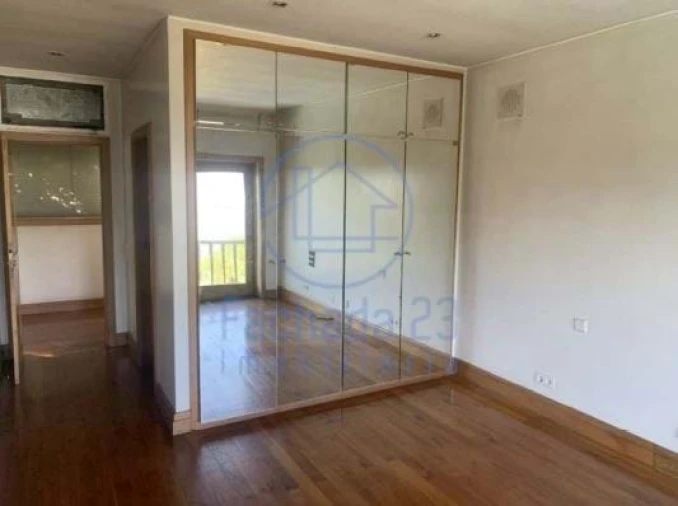 Moradia T4 para Venda em Azurem Foto 8