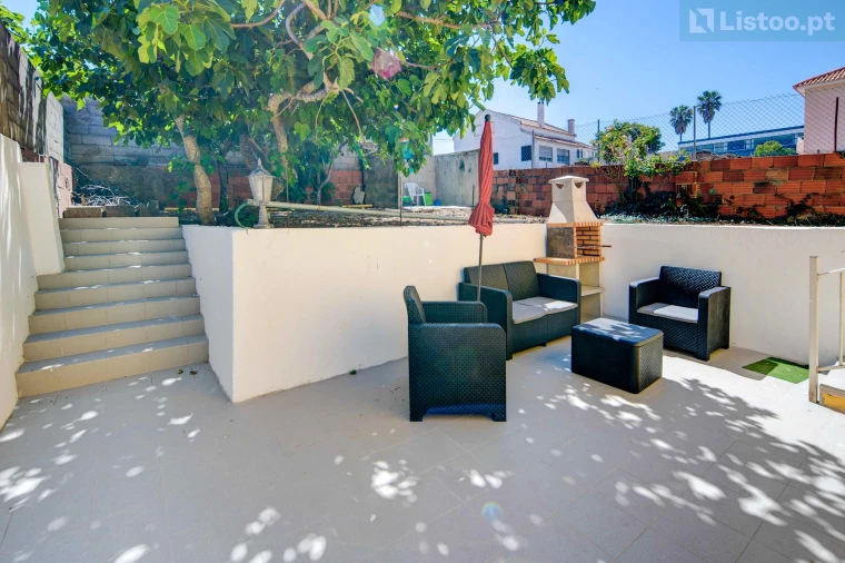 Moradia T5 para Venda em Casal de Cambra Foto 17