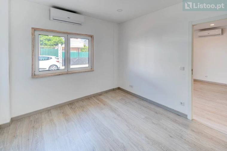 Moradia T5 para Venda em Casal de Cambra Foto 6