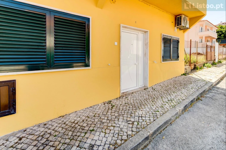 Moradia T5 para Venda em Casal de Cambra Foto 3