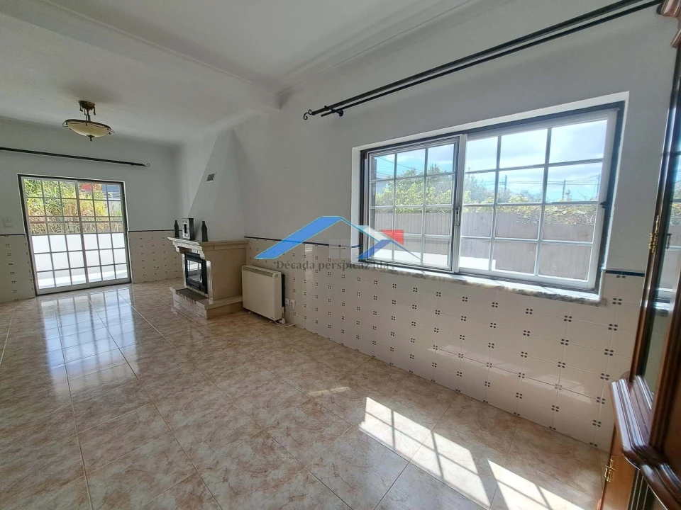 Moradia T4 para Venda em Fernao Ferro Foto 4