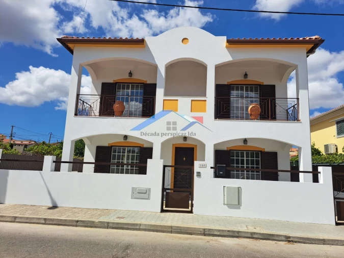 Moradia T4 para Venda em Fernao Ferro