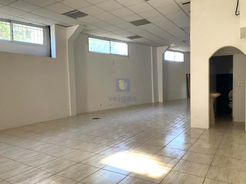 Armazém para Arrendamento em Meirinhas Foto 5