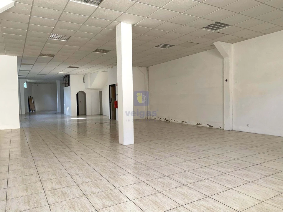 Armazém para Arrendamento em Meirinhas Foto 2