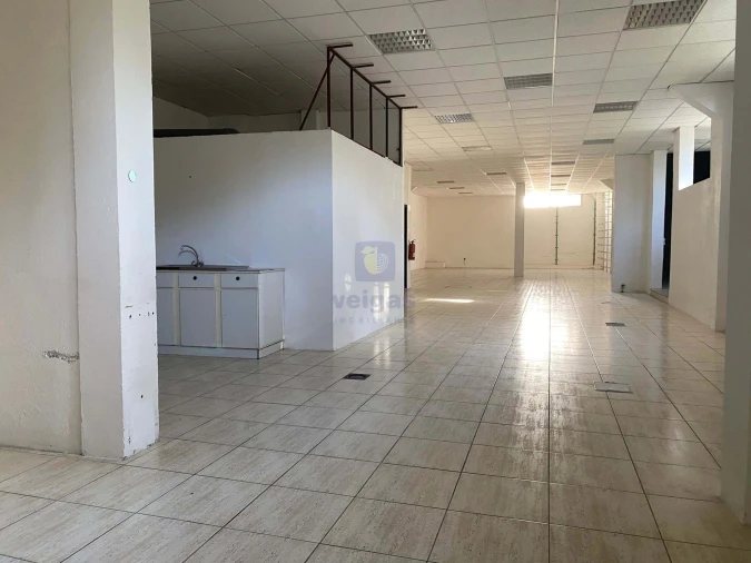 Armazém para Arrendamento em Meirinhas Foto 12