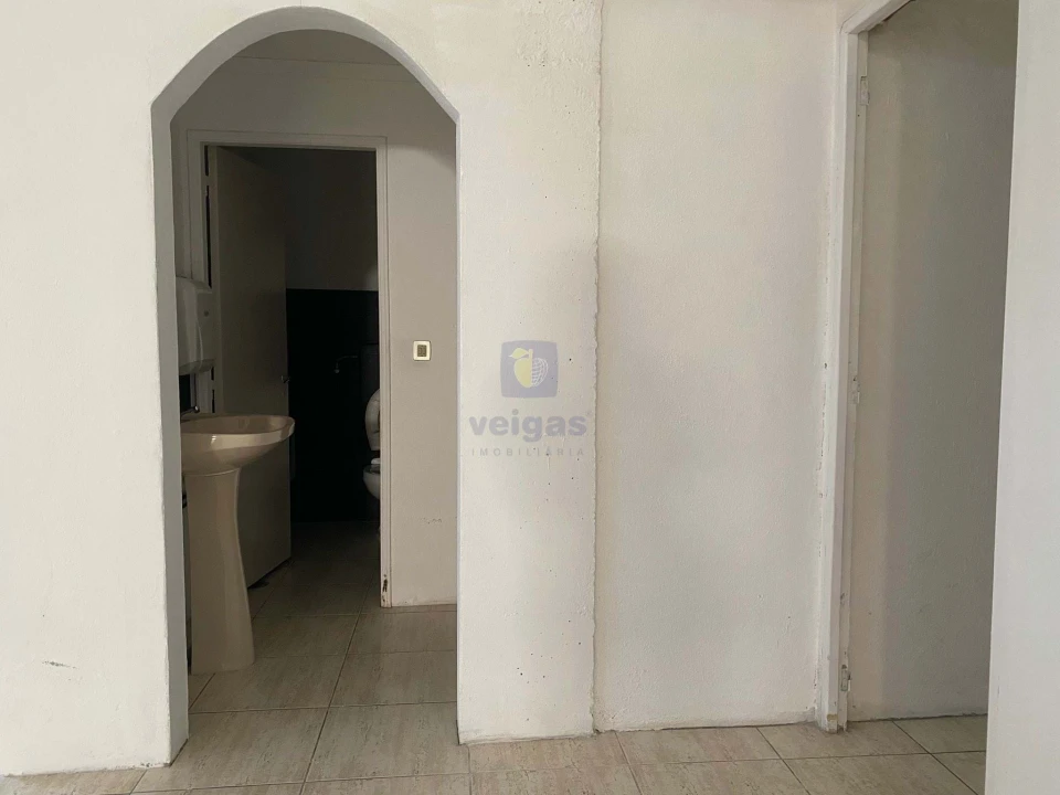 Armazém para Arrendamento em Meirinhas Foto 6