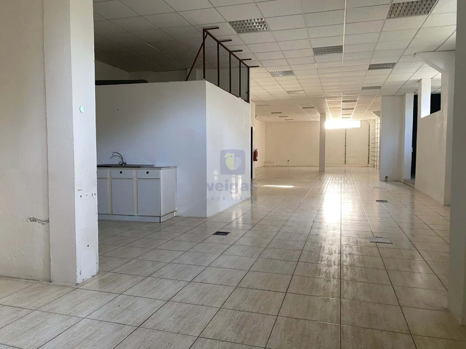 Armazém para Arrendamento em Meirinhas Foto 12