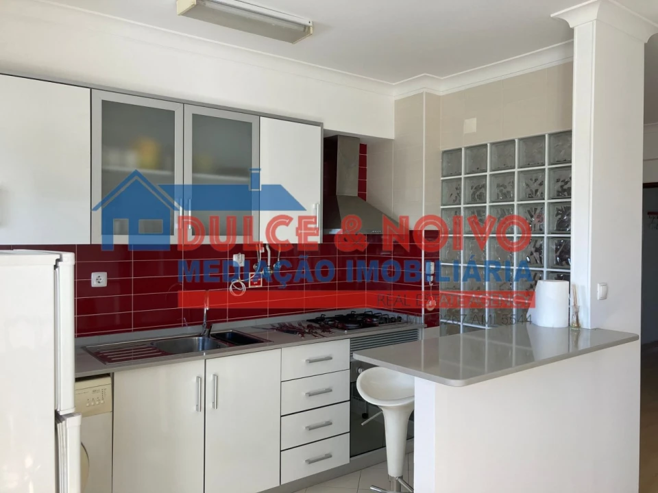 Apartamento T1 para Arrendamento em Ferrel Foto 1