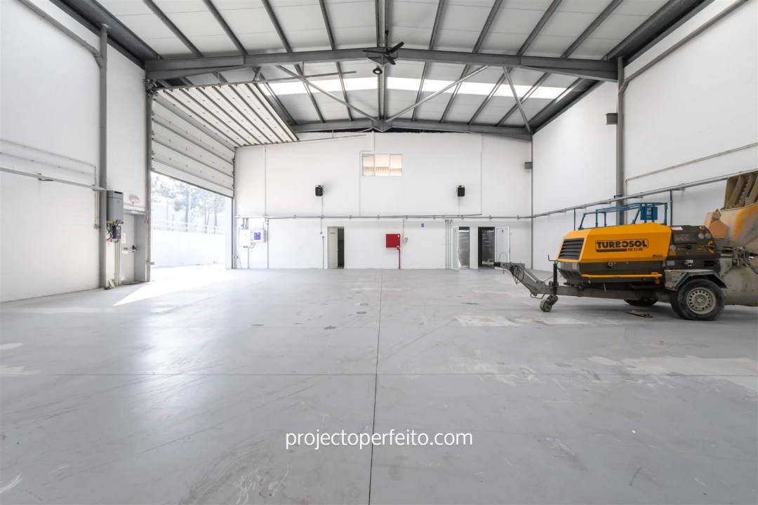 Armazém para Venda em Fiães Foto 2