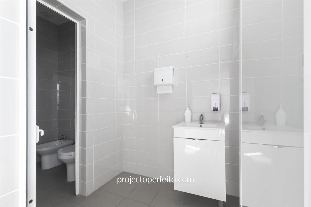 Armazém para Venda em Fiães Foto 8