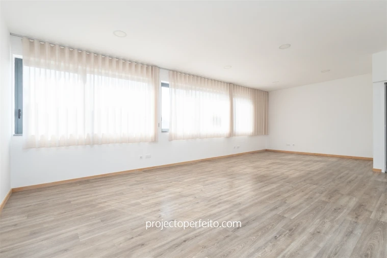 Armazém para Venda em Fiães Foto 13