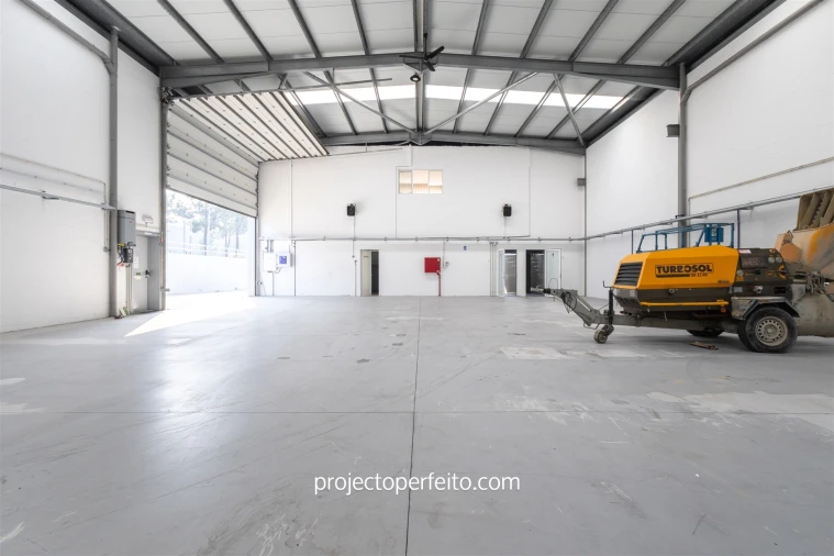 Armazém para Venda em Fiães Foto 2