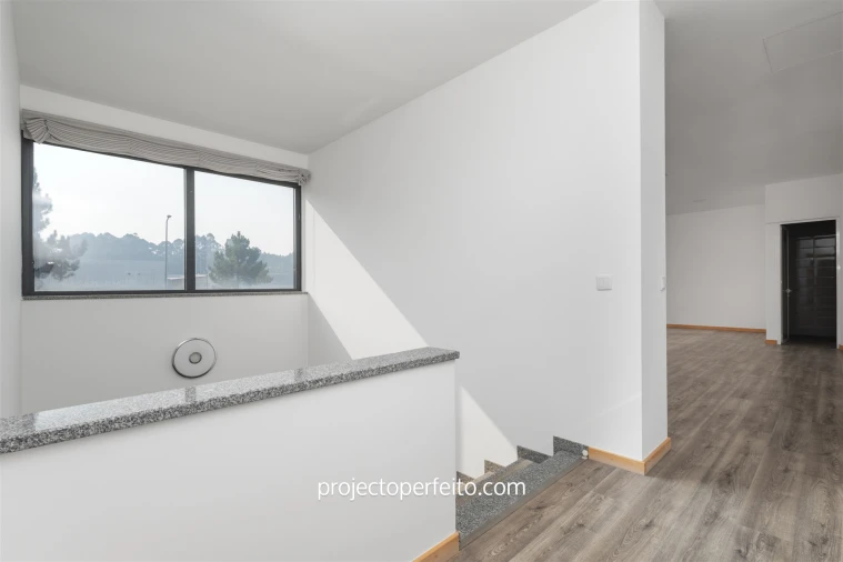 Armazém para Venda em Fiães Foto 11