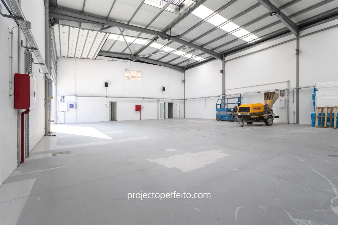 Armazém para Venda em Fiães Foto 7