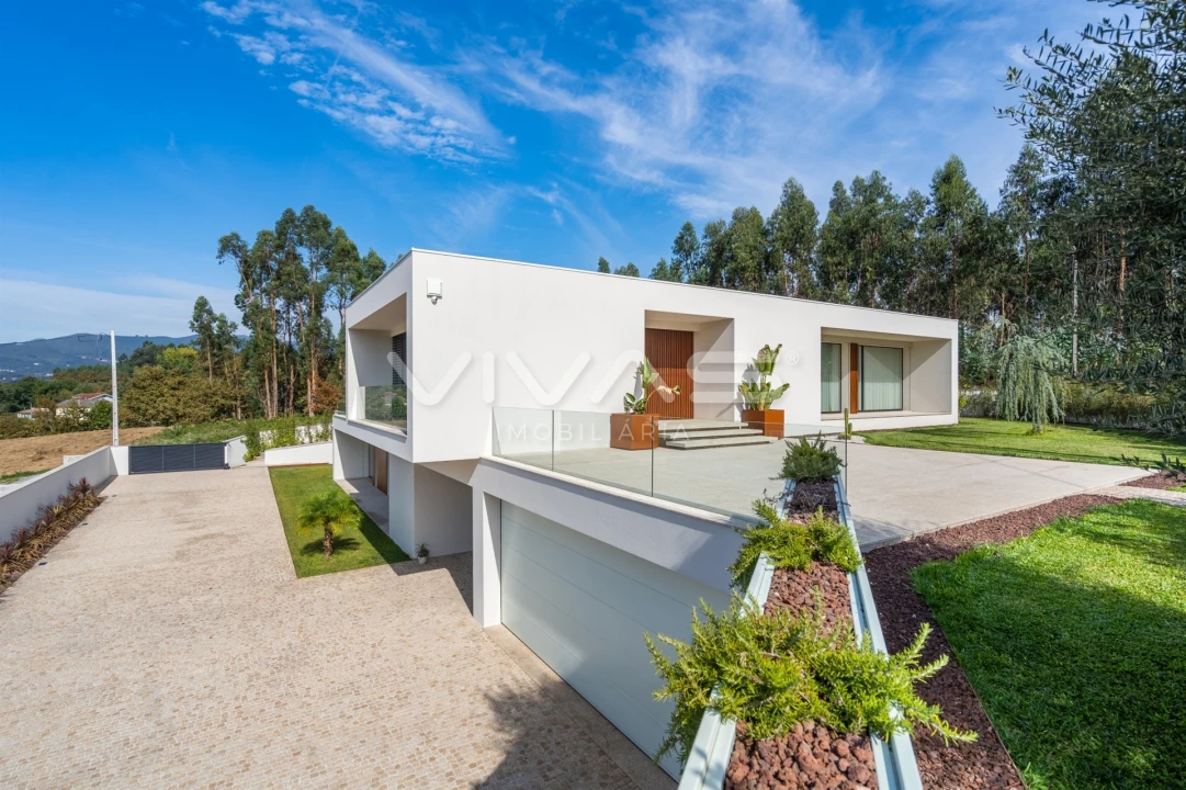 Moradia T4 para Venda em Lanhas Foto 6