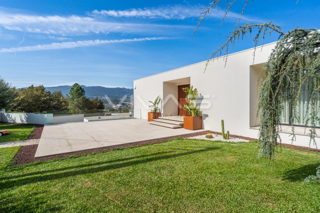 Moradia T4 para Venda em Lanhas Foto 8