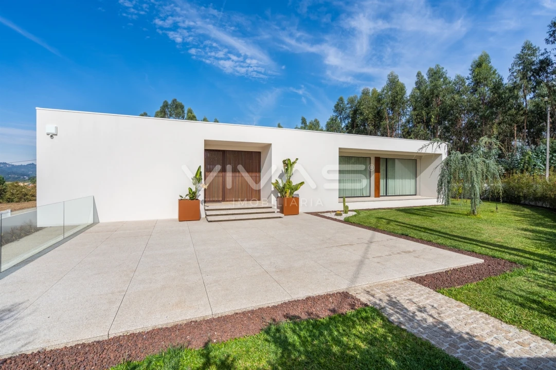 Moradia T4 para Venda em Lanhas Foto 5