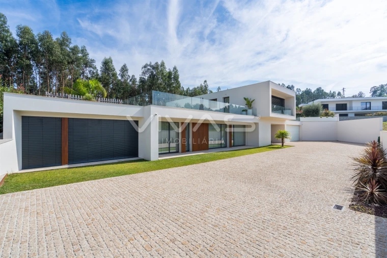 Moradia T4 para Venda em Lanhas Foto 9