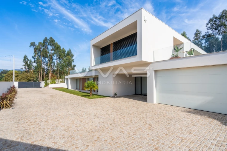 Moradia T4 para Venda em Lanhas Foto 1