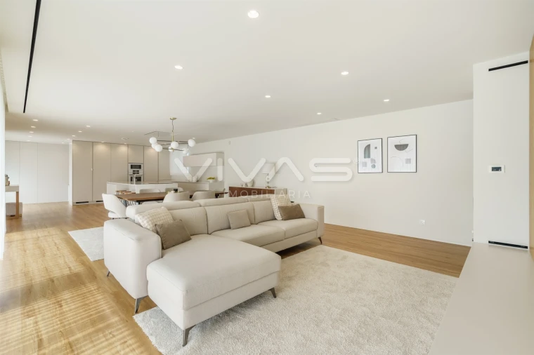 Moradia T4 para Venda em Lanhas Foto 11