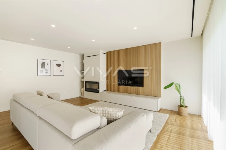 Moradia T4 para Venda em Lanhas Foto 14