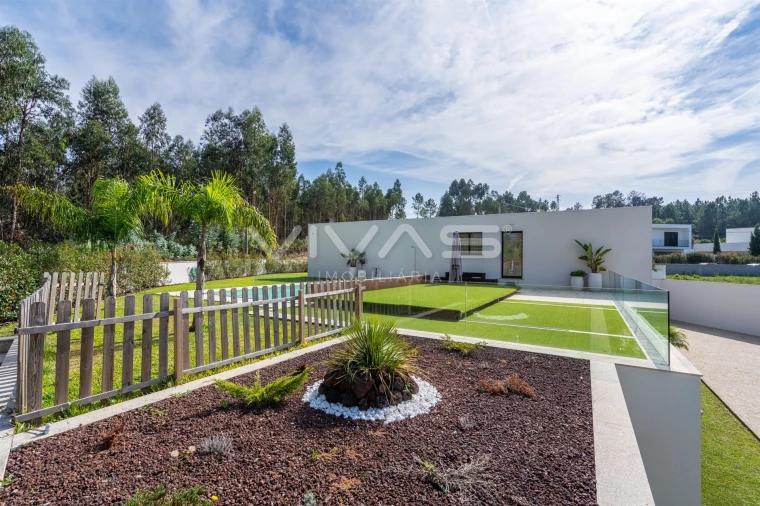 Moradia T4 para Venda em Lanhas Foto 4