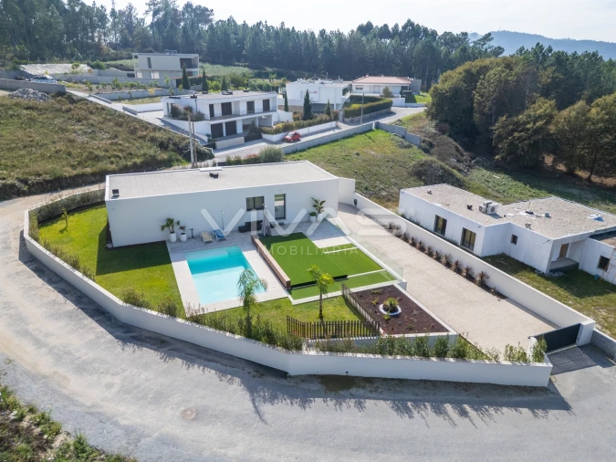 Moradia T4 para Venda em Lanhas Foto 38