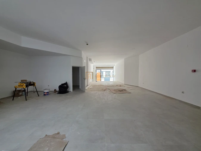 Loja para Arrendamento em Cidade da Maia Foto 2