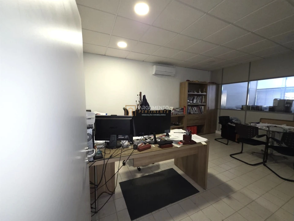 Armazém para Venda em Castêlo da Maia Foto 5