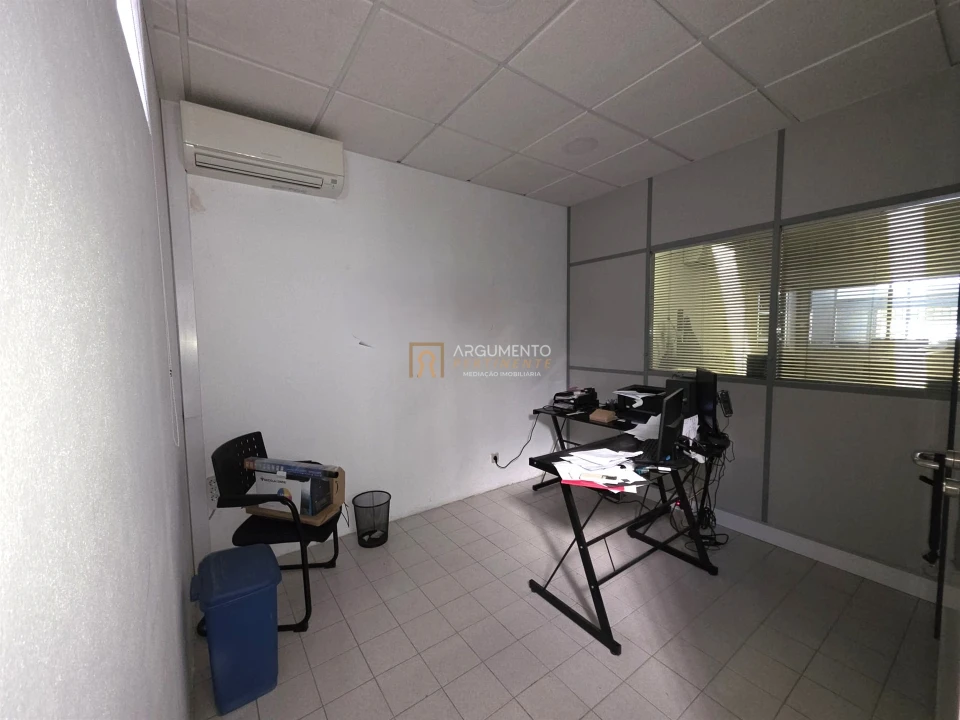 Armazém para Venda em Castêlo da Maia Foto 8