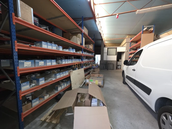 Armazém para Venda em Castêlo da Maia Foto 1