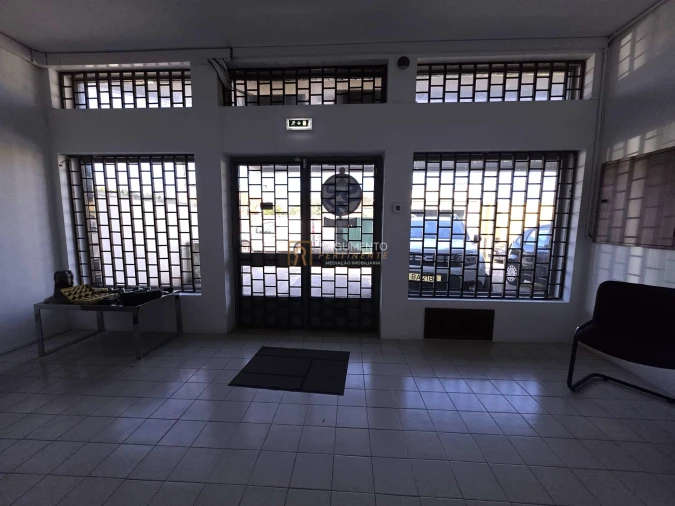 Armazém para Venda em Castêlo da Maia Foto 4