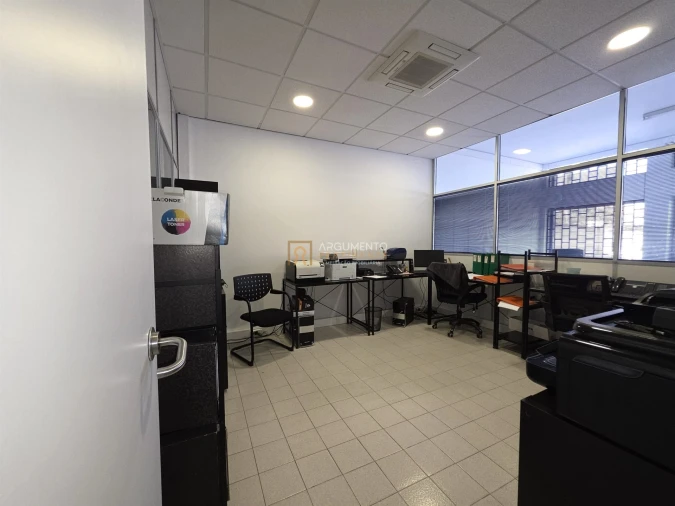 Armazém para Venda em Castêlo da Maia Foto 3