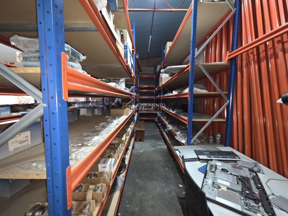 Armazém para Venda em Castêlo da Maia Foto 13