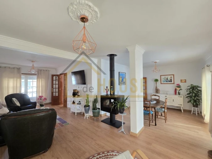 Moradia T3 para Venda em Miragaia e Marteleira Foto 1