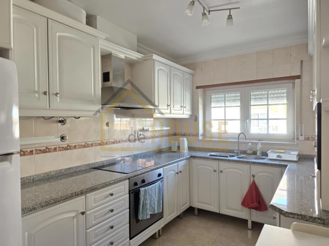 Moradia T3 para Venda em Miragaia e Marteleira Foto 7