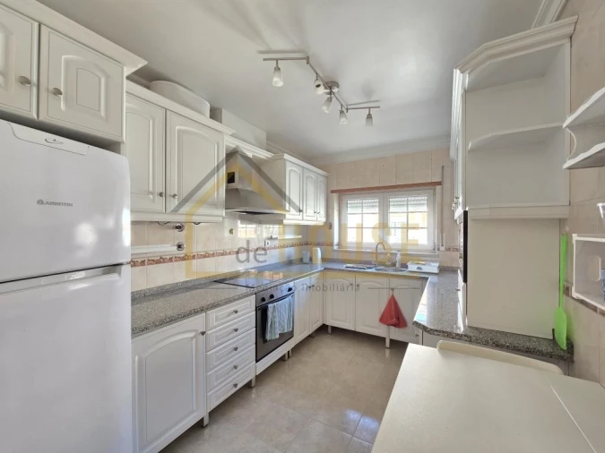 Moradia T3 para Venda em Miragaia e Marteleira Foto 6