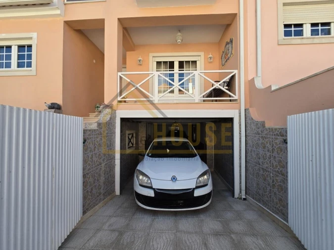 Moradia T3 para Venda em Miragaia e Marteleira Foto 28