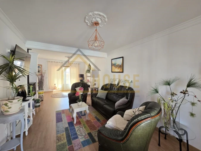 Moradia T3 para Venda em Miragaia e Marteleira Foto 3