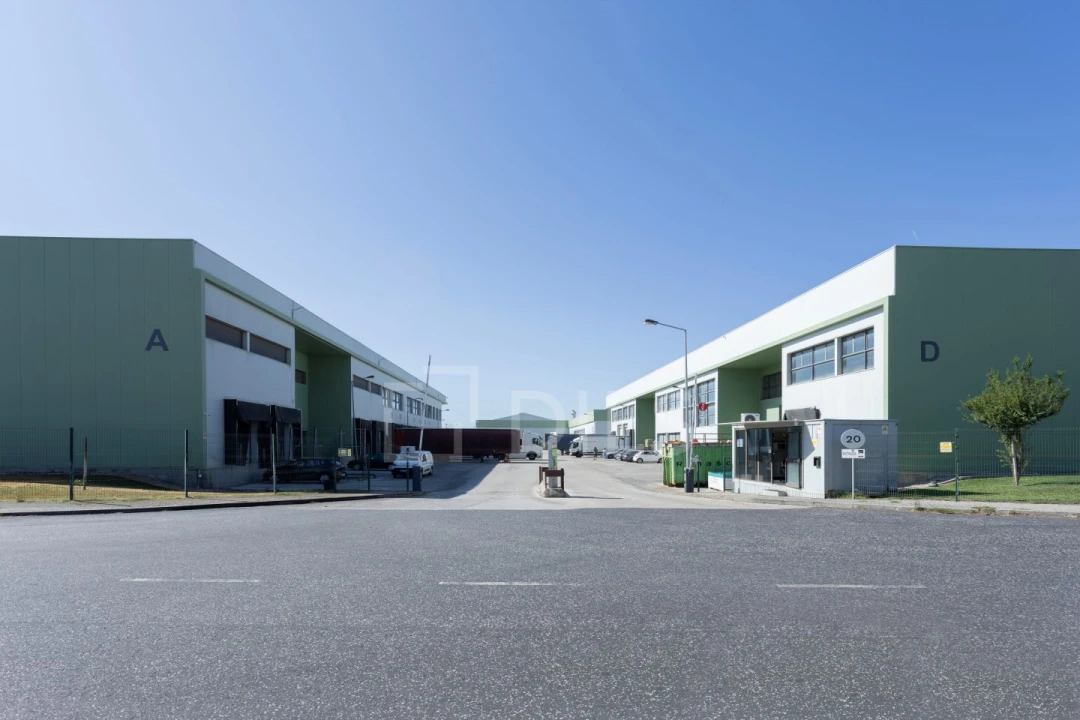 Armazém para Arrendamento em Póvoa de Santa Iria e Forte da Casa Foto 2